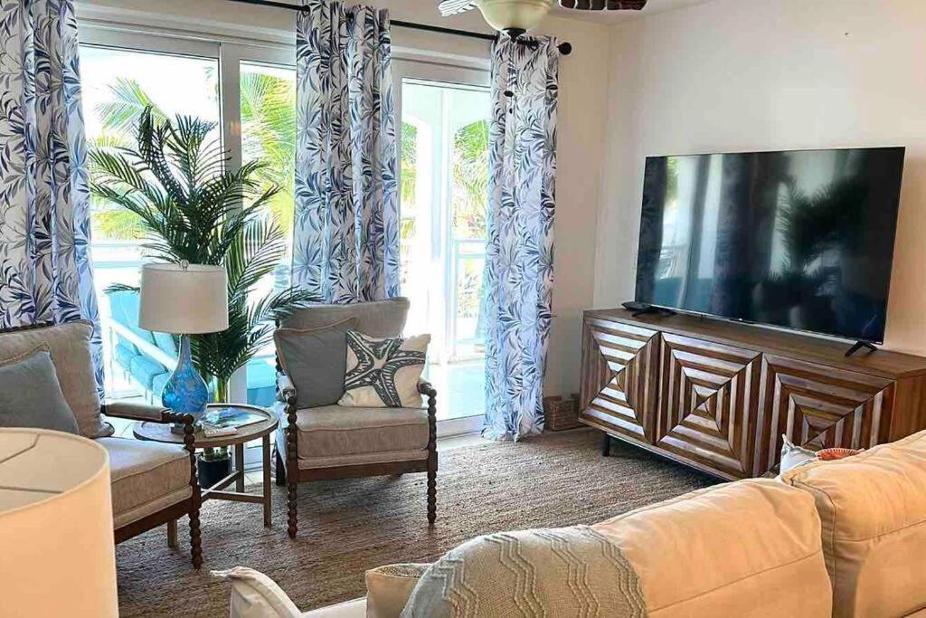 Maho Beach House - Luxe 1-Bedroom - Ocean View Екстериор снимка