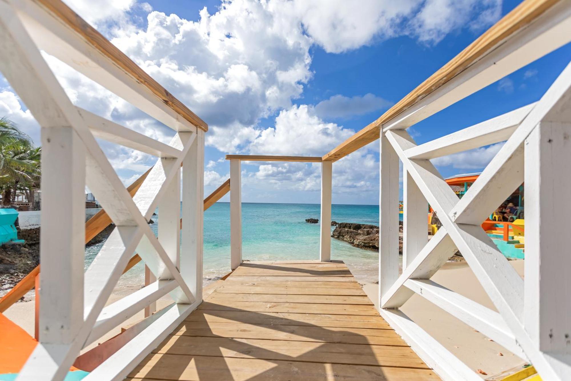 Maho Beach House - Luxe 1-Bedroom - Ocean View Екстериор снимка